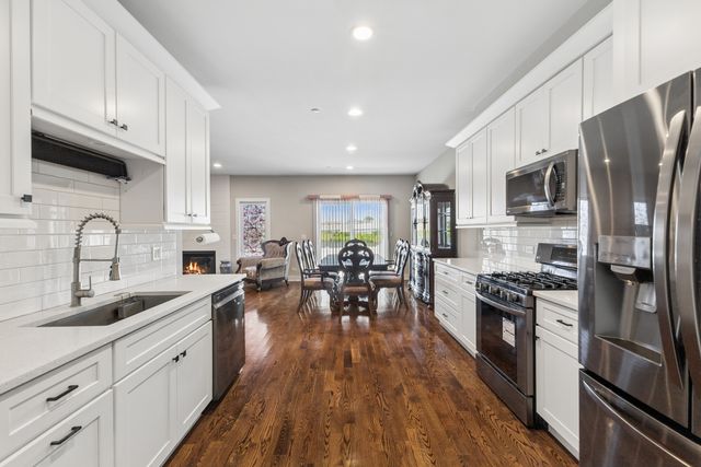8166 W 87th Street 8166, Hickory Hills, IL 60457