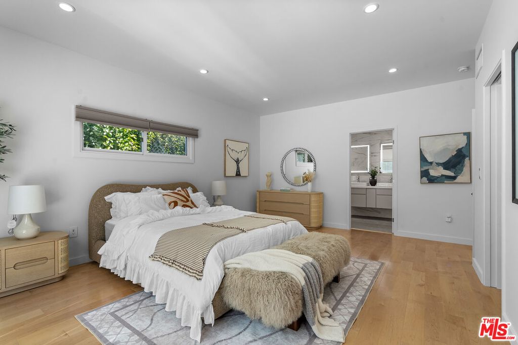 Image 1 of property listing at 321 S Linden Dr, Beverly Hills, CA 90212