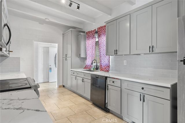 13755 Lakota, Apple Valley, CA 92307