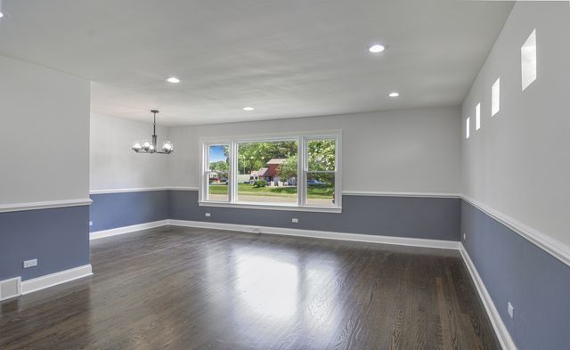 10012 S 52nd Avenue, Oak Lawn, IL 60453