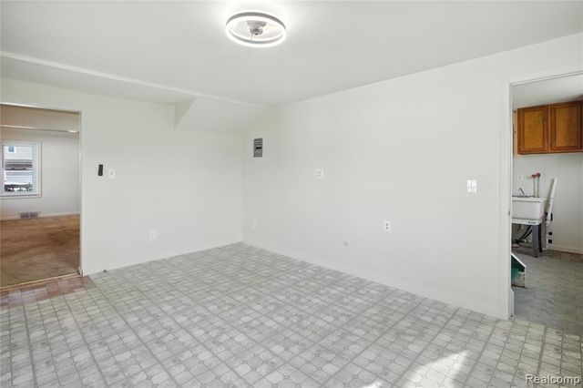 420 Wellsboro Street, Walled Lake, MI 48390