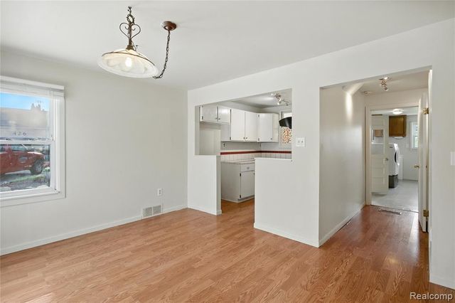 420 Wellsboro Street, Walled Lake, MI 48390