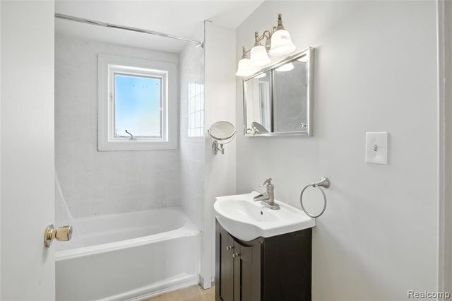 420 Wellsboro Street, Walled Lake, MI 48390