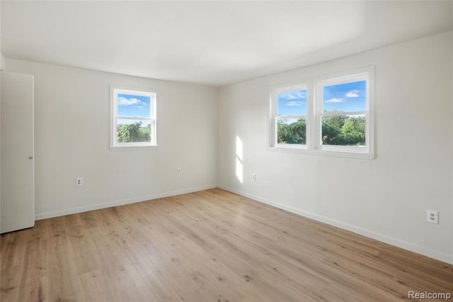 420 Wellsboro Street, Walled Lake, MI 48390