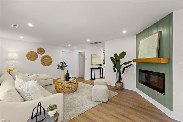 609 Thalia Point RD, Virginia Beach, VA 23452