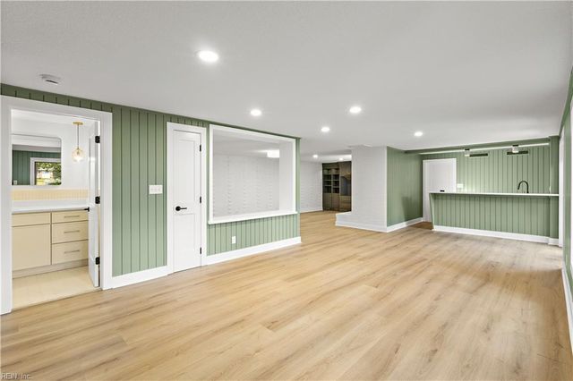 609 Thalia Point RD, Virginia Beach, VA 23452