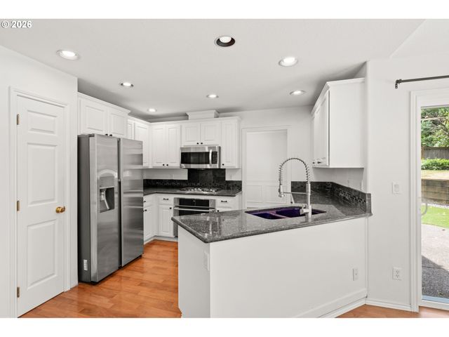 12241 Sw 18TH Ave, Portland, OR 97219
