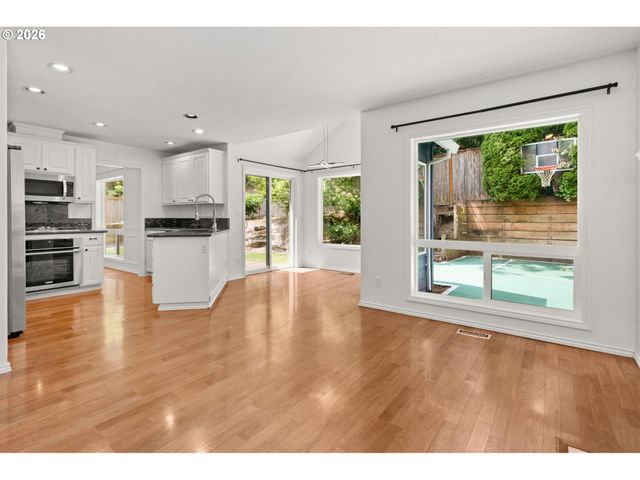 12241 Sw 18TH Ave, Portland, OR 97219