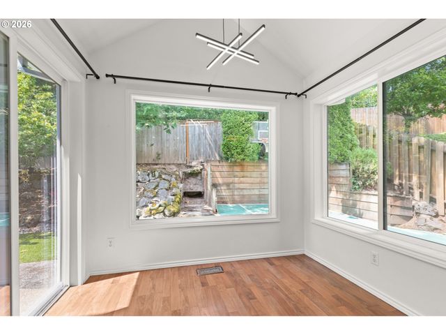 12241 Sw 18TH Ave, Portland, OR 97219