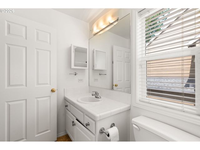 12241 Sw 18TH Ave, Portland, OR 97219