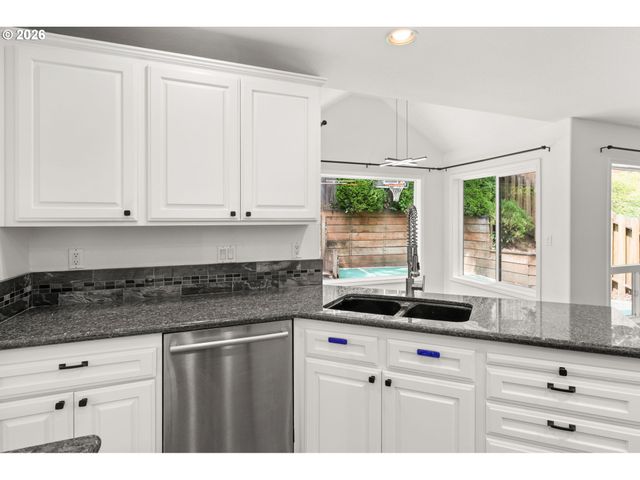 12241 Sw 18TH Ave, Portland, OR 97219