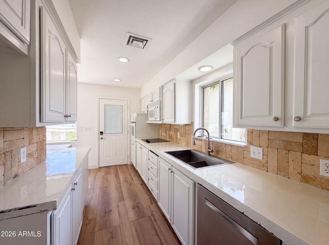 5341 N QUESTA TIERRA Drive, Phoenix, AZ 85012