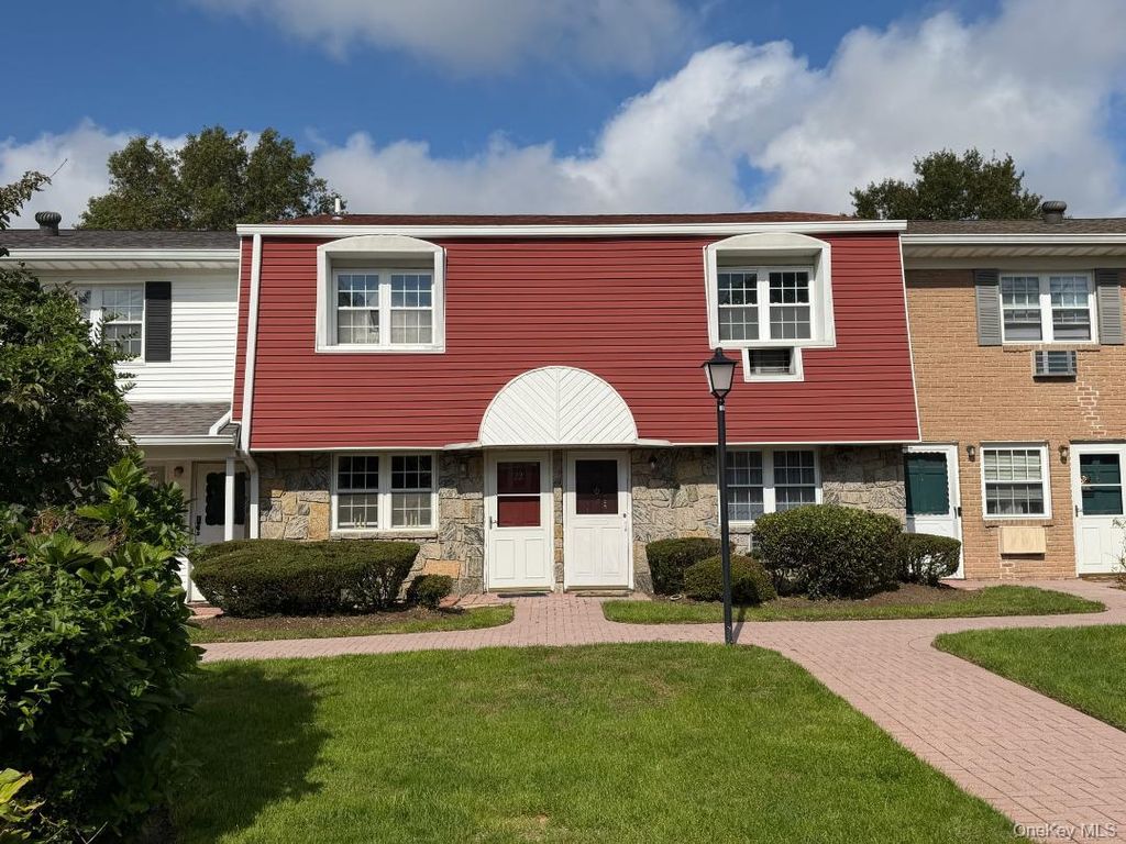 22 Springwood Drive, North Babylon, NY 11703 — photo 3