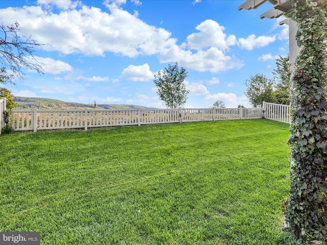 143 ROSEBUSH CT, Womelsdorf, PA 19567