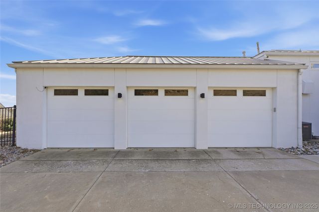 5301 Oak Timber Drive, Tulsa, OK 74131