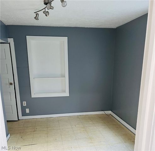 7605 Lawn Avenue, Cleveland, OH 44102