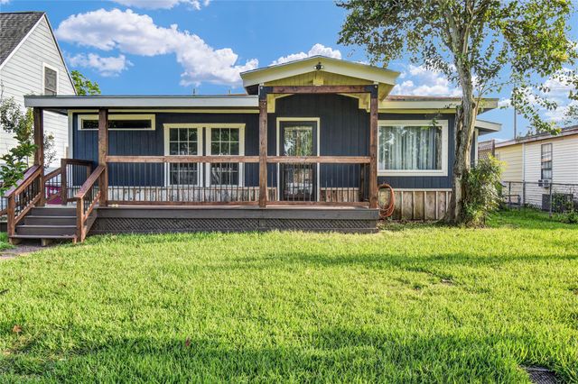 1219 W 5th Street, Freeport, TX 77541