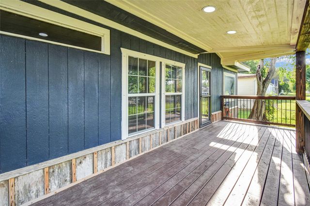 1219 W 5th Street, Freeport, TX 77541