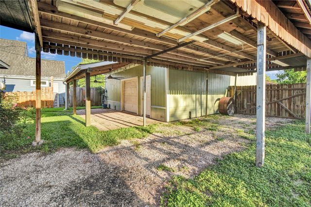 1219 W 5th Street, Freeport, TX 77541