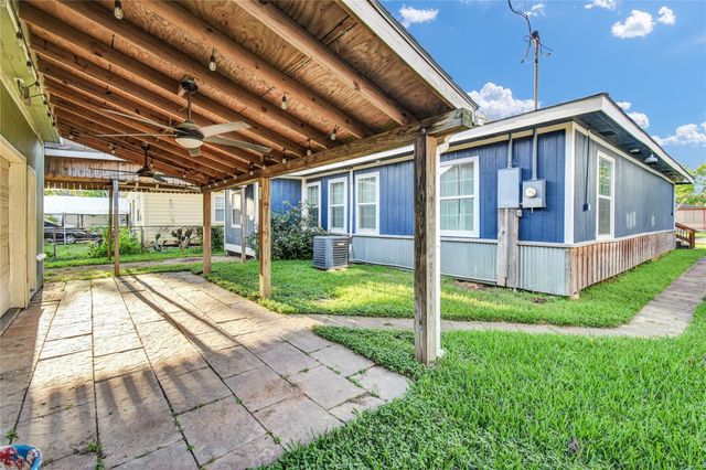 1219 W 5th Street, Freeport, TX 77541