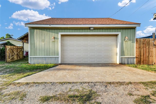 1219 W 5th Street, Freeport, TX 77541
