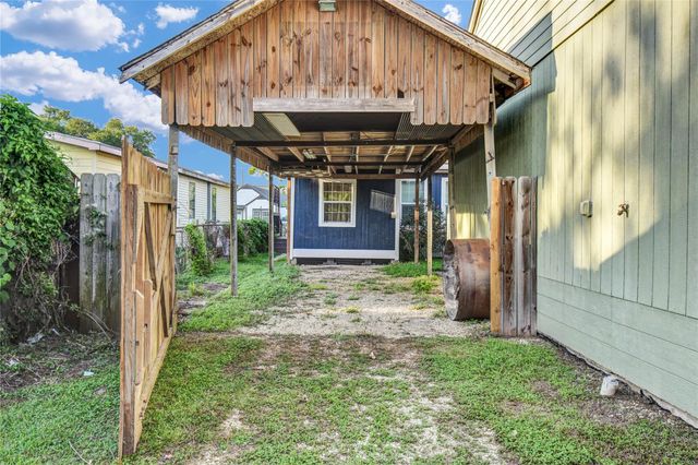 1219 W 5th Street, Freeport, TX 77541
