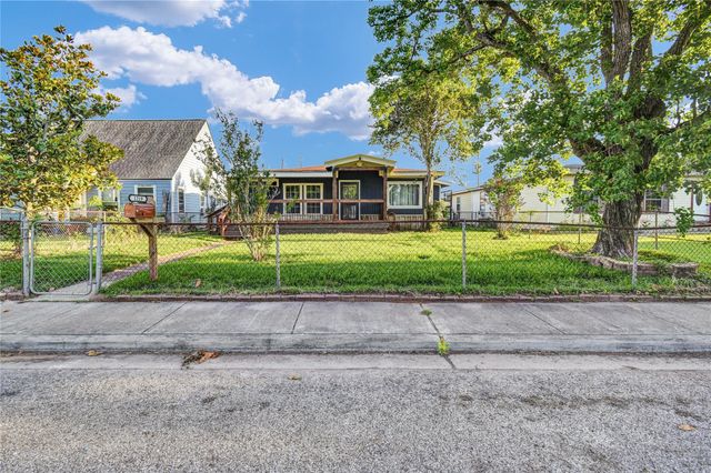 1219 W 5th Street, Freeport, TX 77541