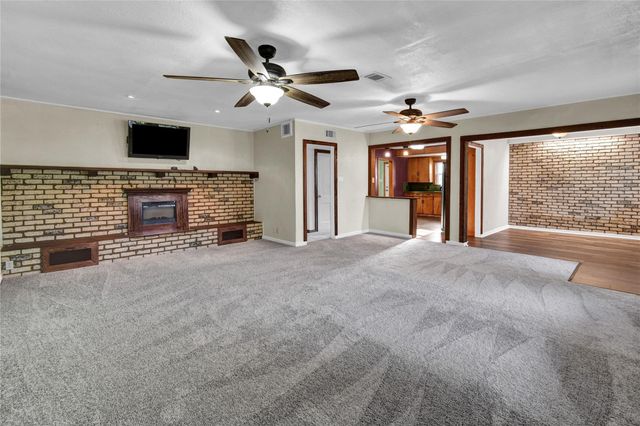 1219 W 5th Street, Freeport, TX 77541