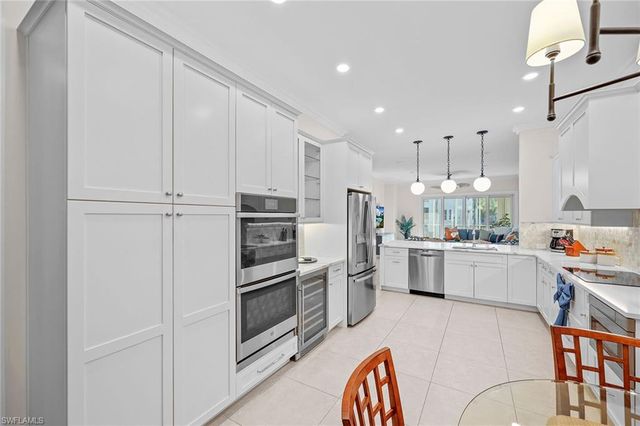 831 Sailaway LN 104, Naples, FL 34108