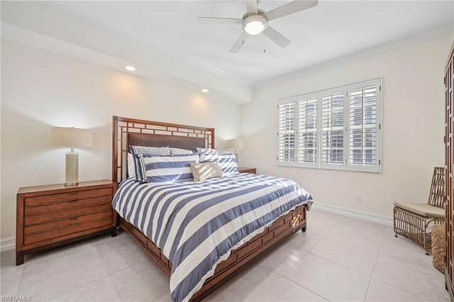 831 Sailaway LN 104, Naples, FL 34108