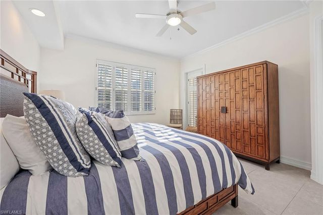 831 Sailaway LN 104, Naples, FL 34108