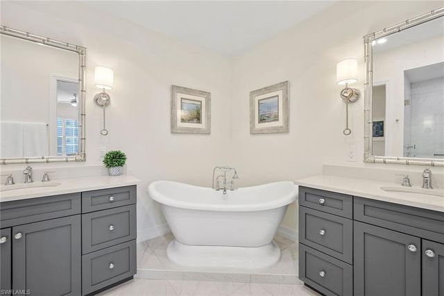831 Sailaway LN 104, Naples, FL 34108
