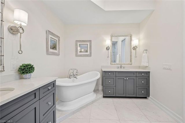 831 Sailaway LN 104, Naples, FL 34108