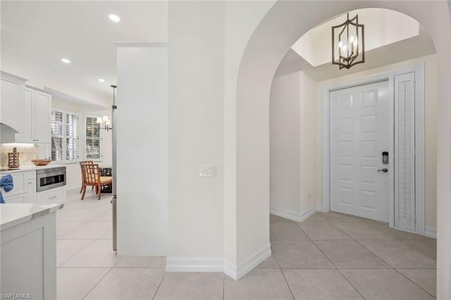 831 Sailaway LN 104, Naples, FL 34108