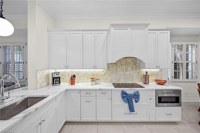 831 Sailaway LN 104, Naples, FL 34108