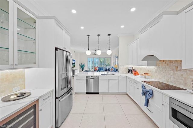 831 Sailaway LN 104, Naples, FL 34108