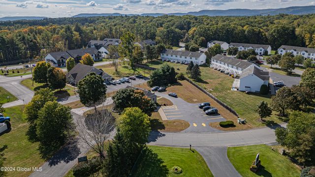 16 Hunter Brook Lane, Queensbury, NY 12804