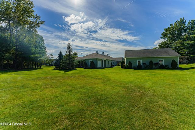 16 Hunter Brook Lane, Queensbury, NY 12804