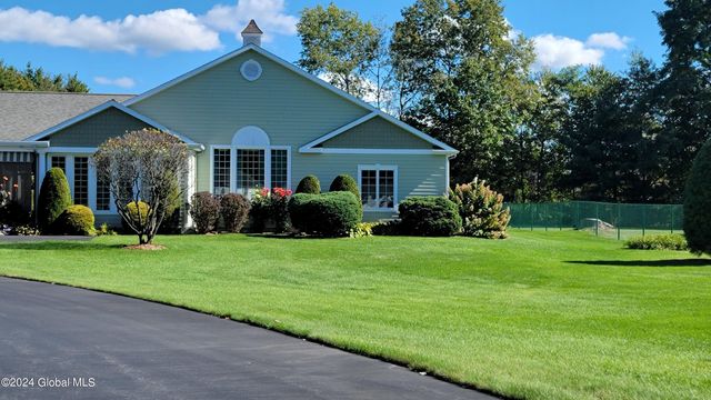 16 Hunter Brook Lane, Queensbury, NY 12804