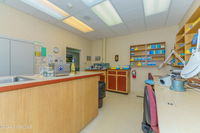 16 Hunter Brook Lane, Queensbury, NY 12804