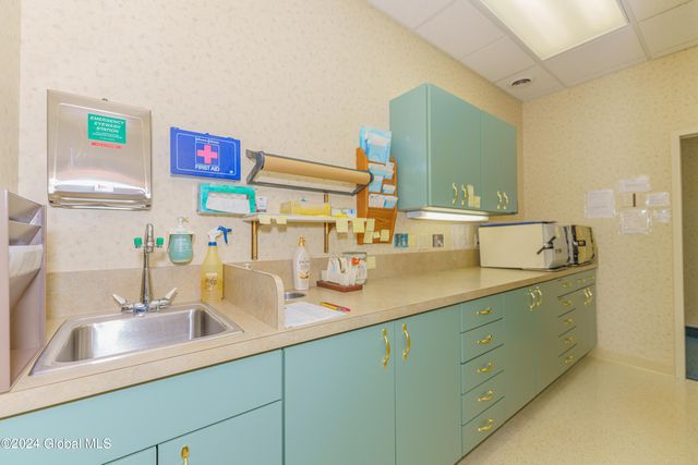 16 Hunter Brook Lane, Queensbury, NY 12804