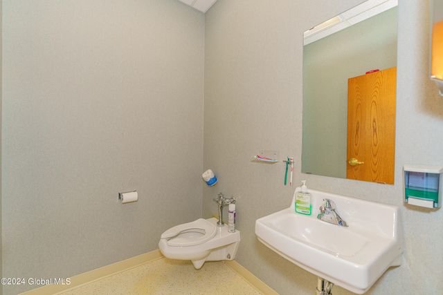 16 Hunter Brook Lane, Queensbury, NY 12804