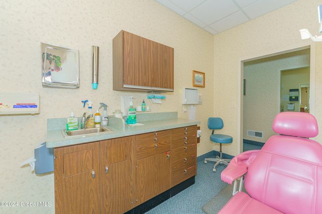 16 Hunter Brook Lane, Queensbury, NY 12804