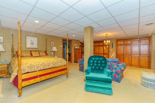 16 Hunter Brook Lane, Queensbury, NY 12804