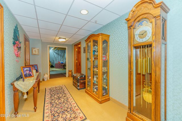 16 Hunter Brook Lane, Queensbury, NY 12804