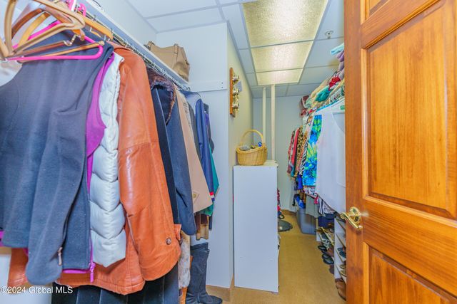 16 Hunter Brook Lane, Queensbury, NY 12804