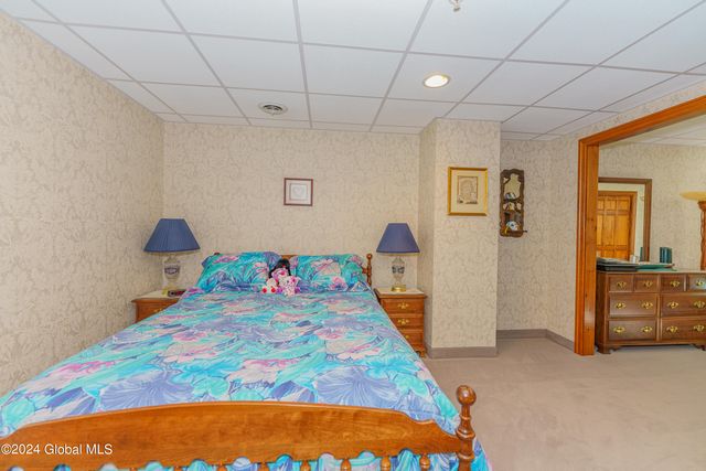 16 Hunter Brook Lane, Queensbury, NY 12804