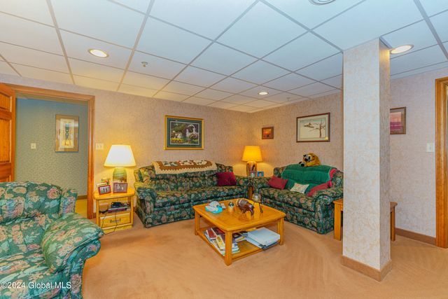 16 Hunter Brook Lane, Queensbury, NY 12804