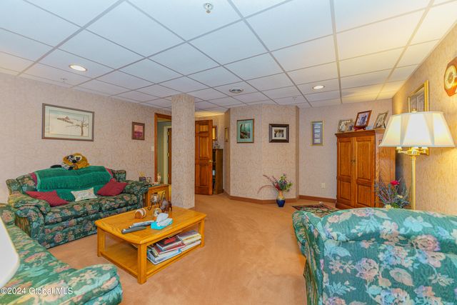 16 Hunter Brook Lane, Queensbury, NY 12804