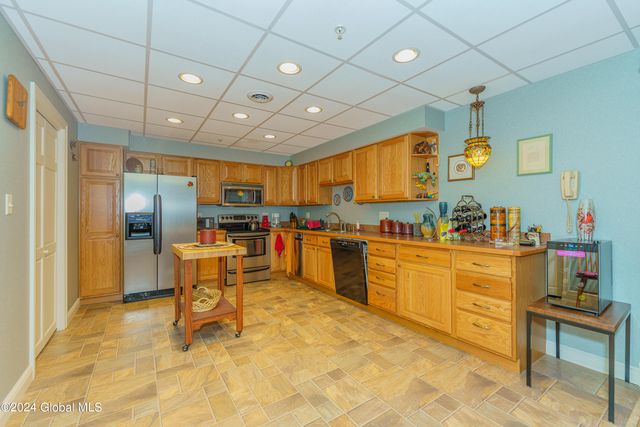 16 Hunter Brook Lane, Queensbury, NY 12804